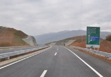 Aksident në autostradën “Ibrahim Rugova”, tre të lënduar